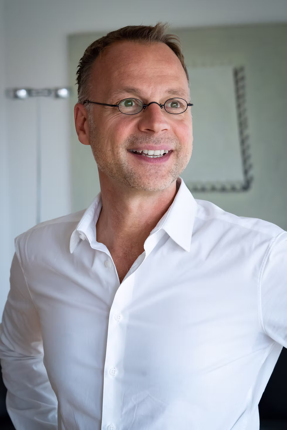 Dr. Martin J. Ohms